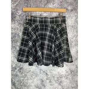 DJT Skirt  Womens Small Black White Plaid Circle Mini preppy clueless schoolgirl